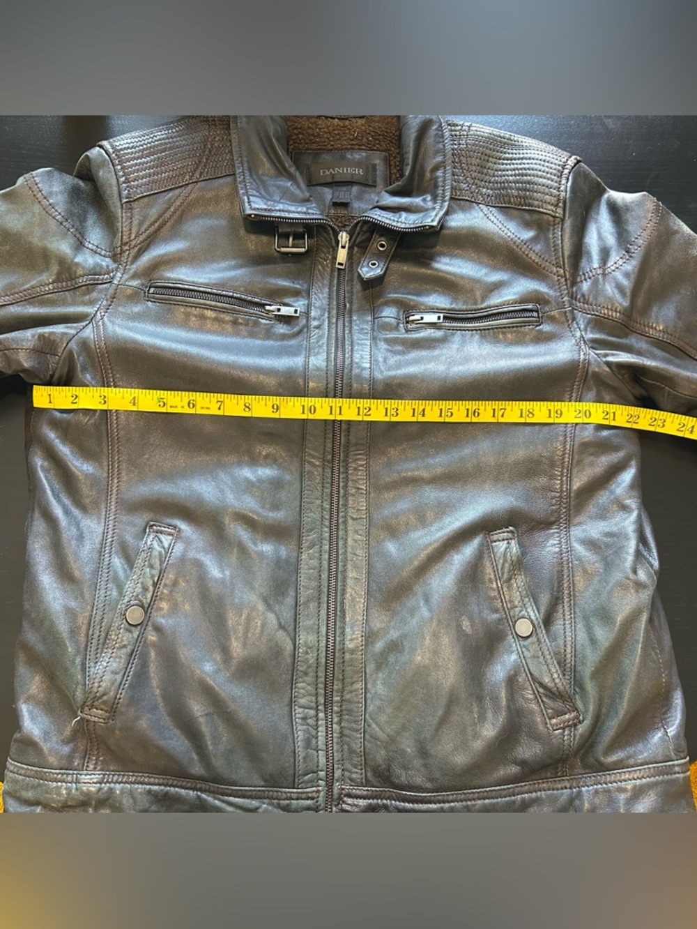 Danier Black Leather Moto Jacket Size Large Quilted Shoulder Full Zip Distressed - Picture 13 of 15